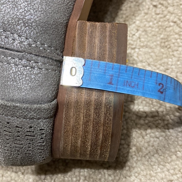 Vince Camuto Cool Suede Leather Side Zip Ankle Bootie Size Women’s 7W ! - Picture 9 of 11